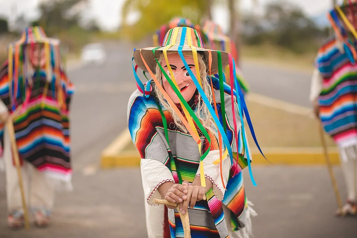 Danza de los Viejitos: Folclore y tradición en Michoacán 1 Danza de los Viejitos: Folclore y tradición en Michoacán